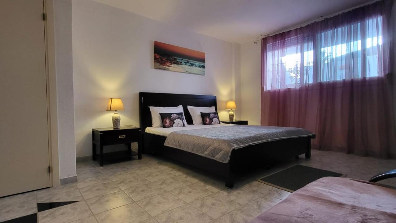 Mina House * Siviri